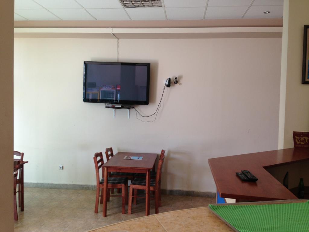 Femili Hotel Diveda Święty Włas Zewnętrze zdjęcie