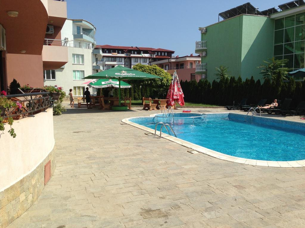 Femili Hotel Diveda Święty Włas Zewnętrze zdjęcie