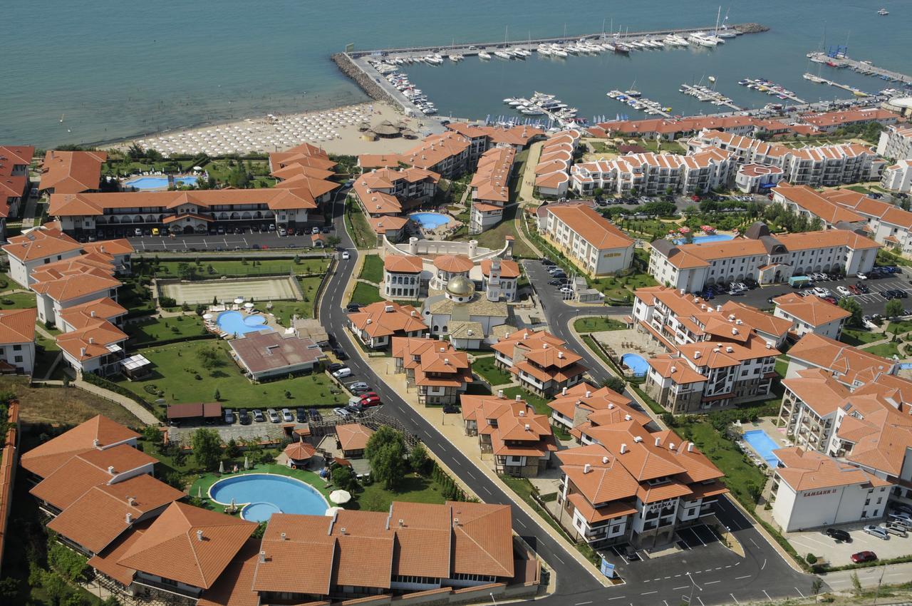 Femili Hotel Diveda Święty Włas Zewnętrze zdjęcie