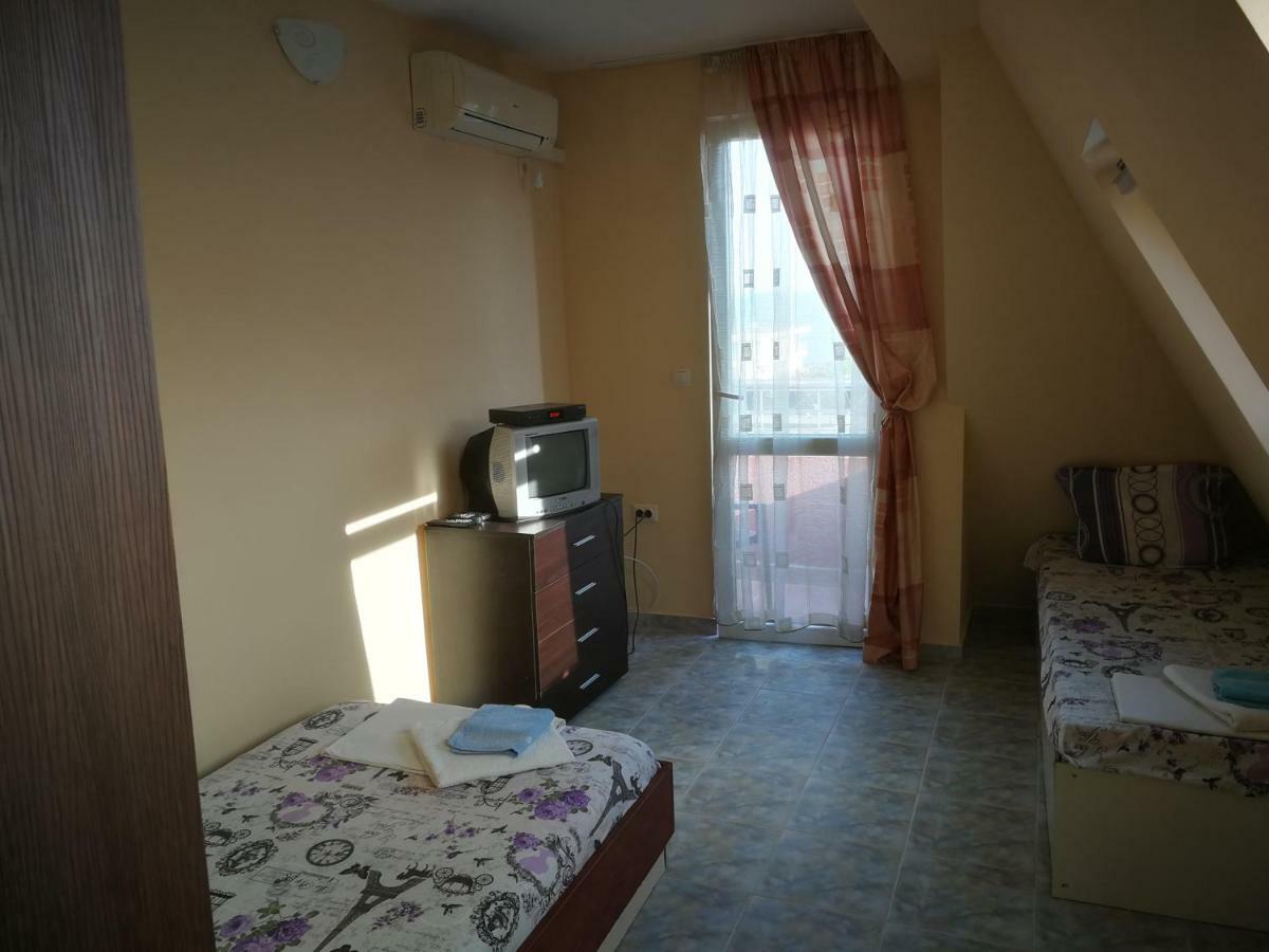 Femili Hotel Diveda Święty Włas Zewnętrze zdjęcie