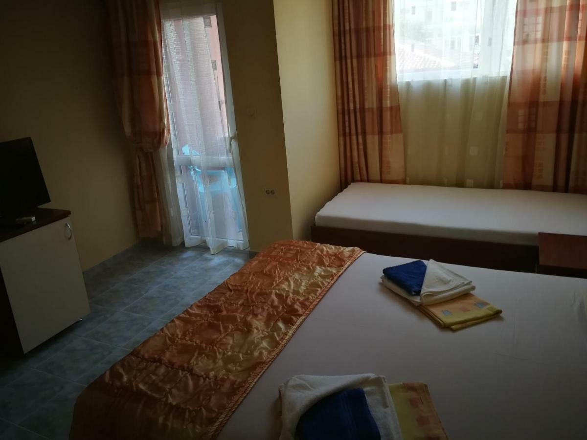 Femili Hotel Diveda Święty Włas Zewnętrze zdjęcie